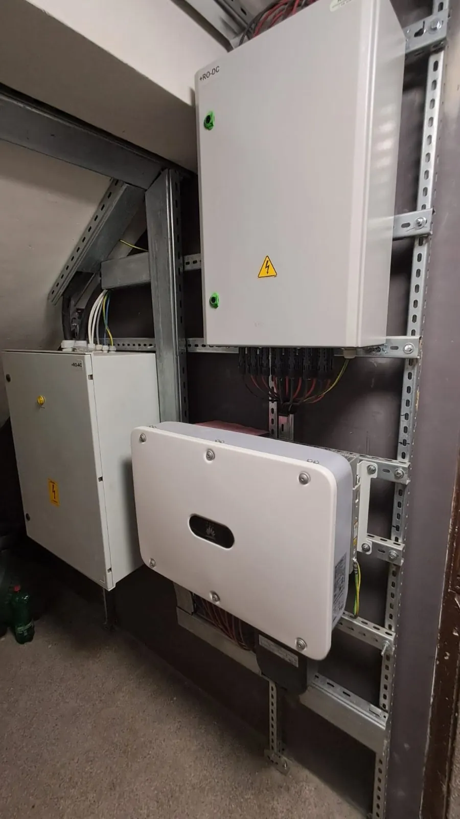 Huawei inverter i razvodna tabla – solarna elektrana