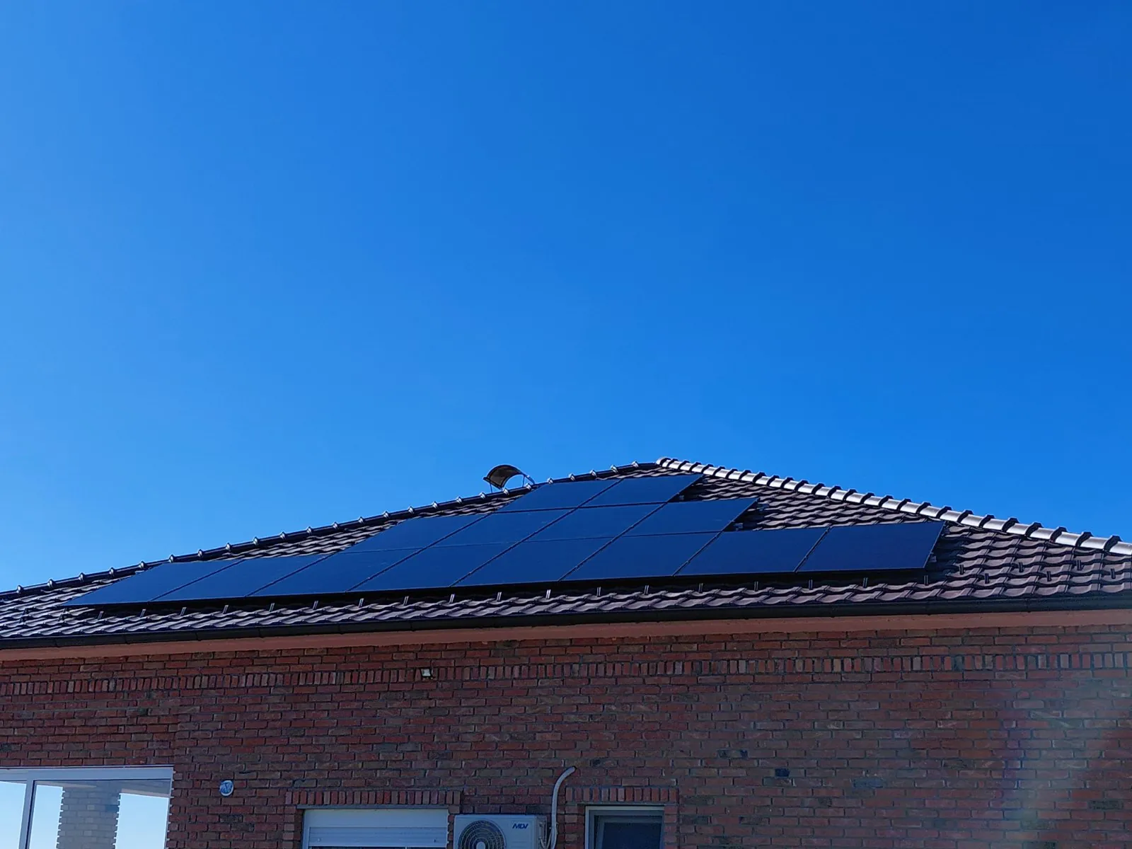 Priprema montažne konstrukcije za solarne panele na ravnom krovu