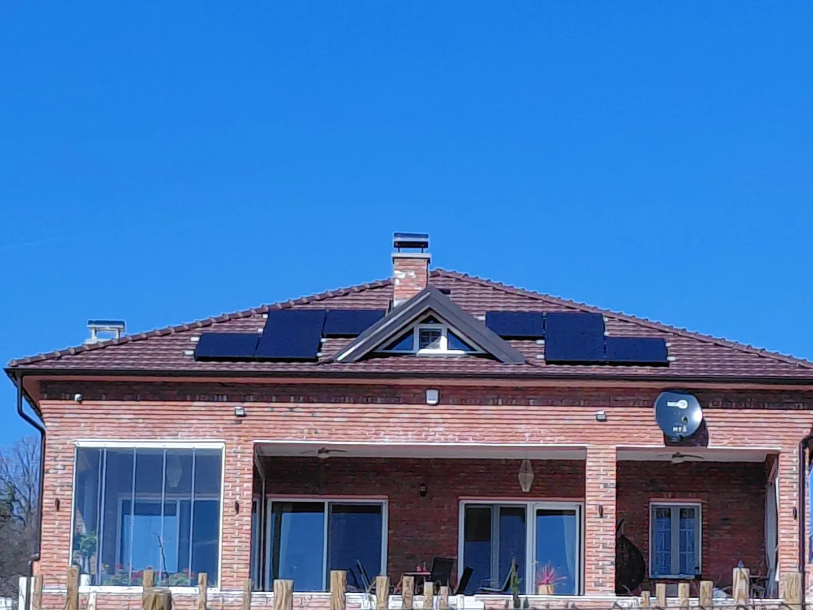 Porodična kuća sa solarnim panelima
